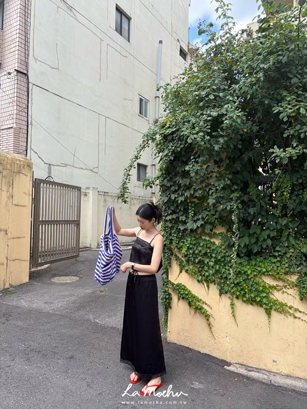 蕾絲素面抽繩緞面背心